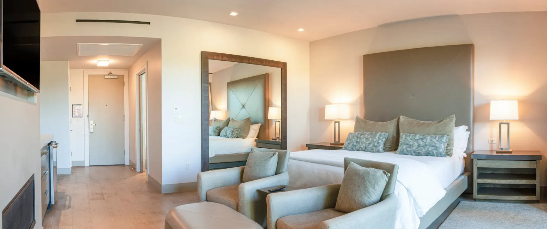 Vineyard King Hotel Room