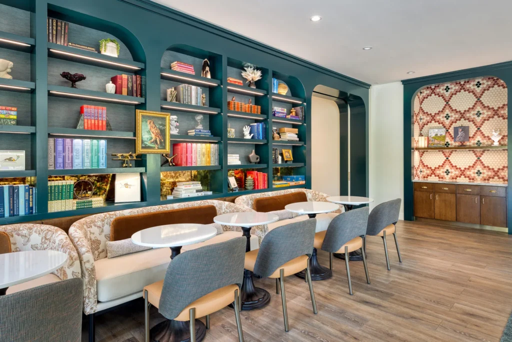 a row of chairs sitting in front of a bookshelf filled with books